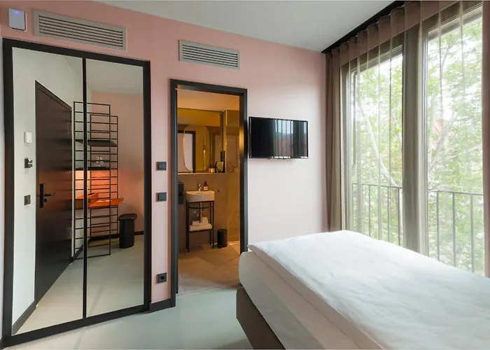 Hotell Emilu Design 4*