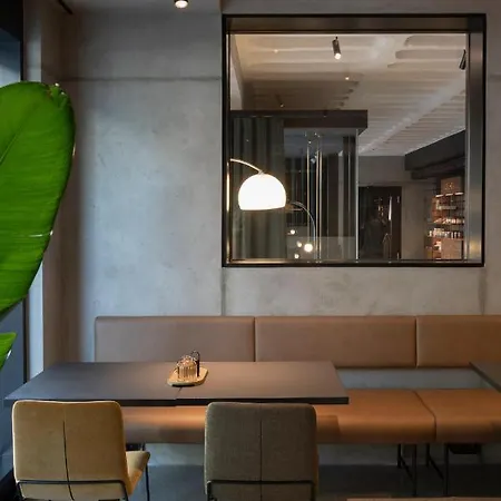 Emilu Design Hotel 4*