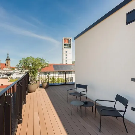 מלון Emilu Design 4*