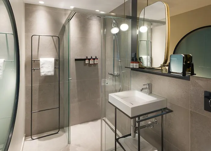 מלון Emilu Design 4*