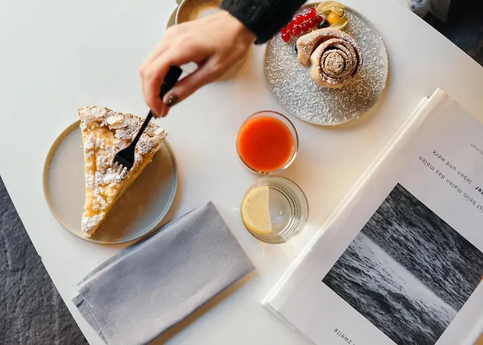 מלון Emilu Design 4*