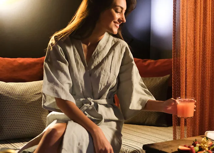 מלון Emilu Design 4*